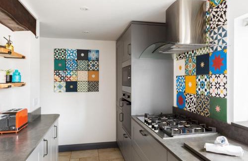Wilmcote Casa | Pass the Keys Traditional 3 Bed Cottage in Historic Village