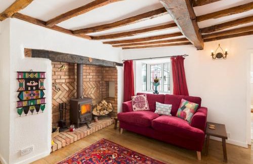 Wilmcote Casa | Pass the Keys Traditional 3 Bed Cottage in Historic Village