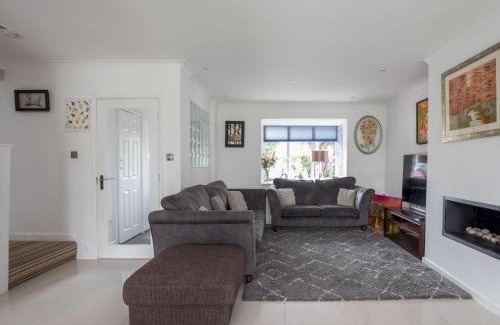 Old Windsor Casa | Pass the Keys Gorgeous Family Home Near River Thames-Old Windsor