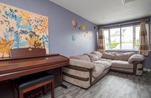 Old Windsor Casa | Pass the Keys Gorgeous Family Home Near River Thames-Old Windsor