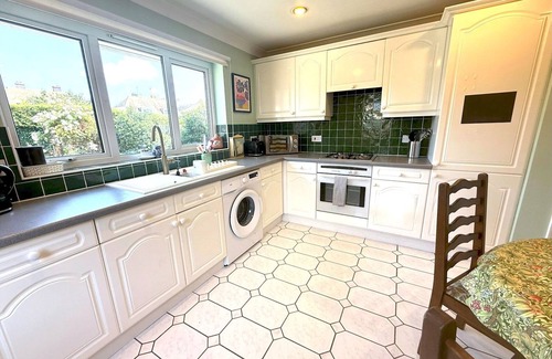 New Romney Casa | Pass the Keys | Hamilton House-Superb location!