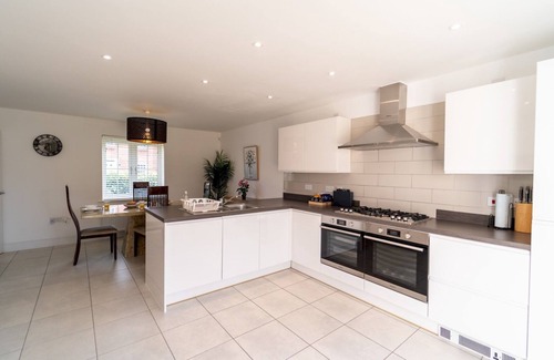 Bicester Casa | Pass The Keys Large Family Home 8+2 near Bicester Village