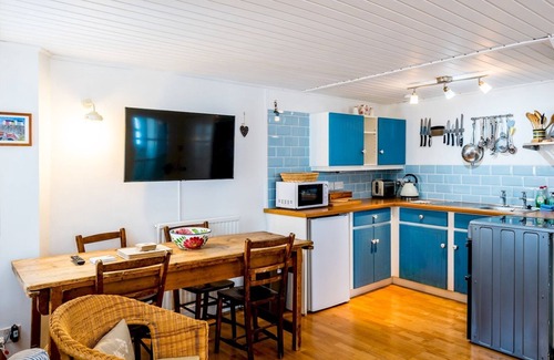 St Monans Casa | Pass the Keys | Lovely Old Fishermans Cottage