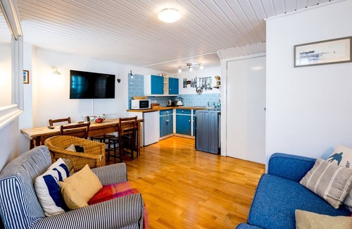 St Monans Casa | Pass the Keys | Lovely Old Fishermans Cottage
