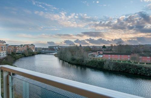 Century Wharf Apartamento | Pass the Keys Lovely 2 Bedroom Apartment in the Bay with a view