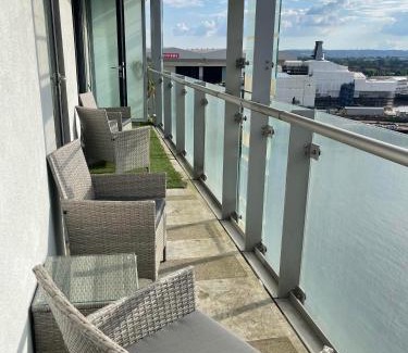 North West Apartamento | Pass the Keys Lovely 2-bed Glasgow Harbour with Parking and Views
