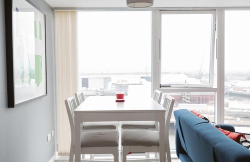 North West Apartamento | Pass the Keys Lovely New 1-bedroom Glasgow Harbour River View