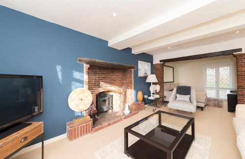 Henley Casa | Pass the Keys Luxurious Country House with Cinema Games Room