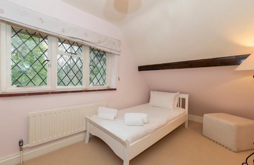 Henley Casa | Pass the Keys Luxurious Country House with Cinema Games Room
