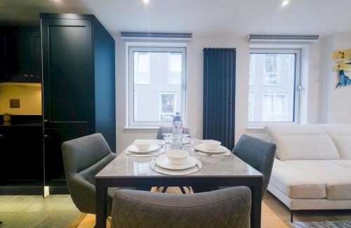 Canary Wharf Apartamento | Pass the Keys Luxury 2BR with Balcony Views