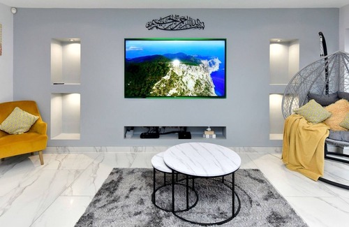 Cyncoed Casa | Pass the Keys | Luxury 4 Bedroom home only 10 mins From the City