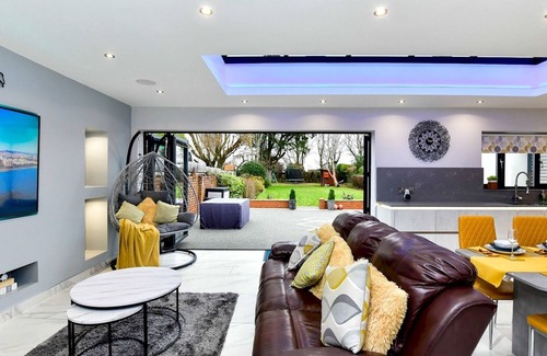 Cyncoed Casa | Pass the Keys | Luxury 4 Bedroom home only 10 mins From the City