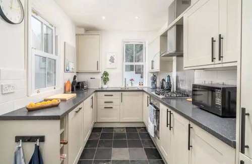St Albans Casa | Pass the Keys | Luxury 2 Bedroom Townhouse in Central St Albans