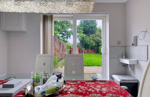 Cheadle Casa | Pass the Keys | Modern Comfortable Home with parking