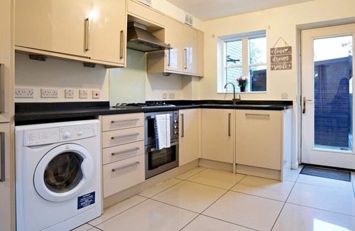 Cheltenham Casa | Pass the Keys | Modern townhouse with secure parking and garden