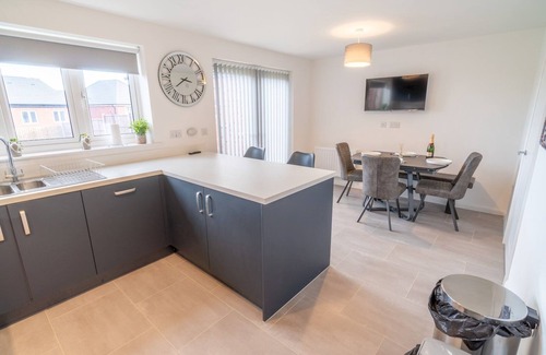 Edwalton Casa | Pass the Keys | Modern 3-Bed Home with Garden & Free Parking