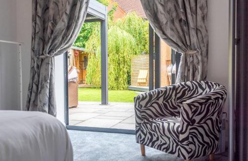 Stafford Casa | Pass the Keys Modern and Stylish Bungalow