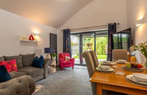 Stafford Casa | Pass the Keys Modern and Stylish Bungalow