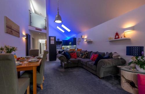 Stafford Casa | Pass the Keys Modern and Stylish Bungalow