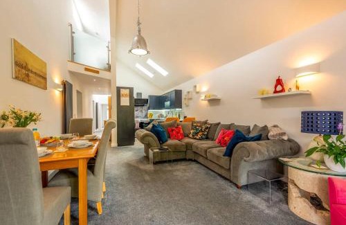 Stafford Casa | Pass the Keys Modern and Stylish Bungalow