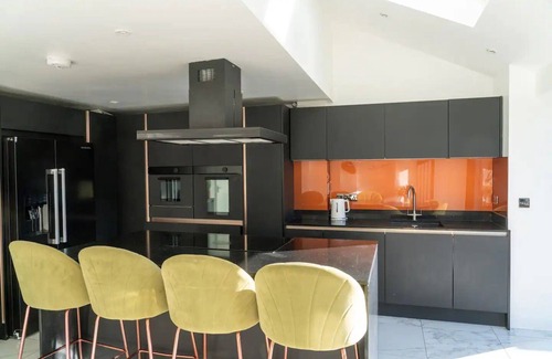Quedgeley Apartamento | Pass the Keys | Modern spacious home | Hot Tub | Garden | Parking