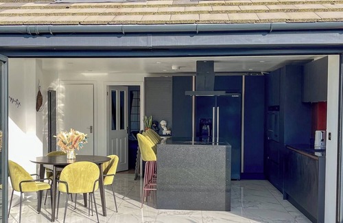Quedgeley Apartamento | Pass the Keys | Modern spacious home | Hot Tub | Garden | Parking