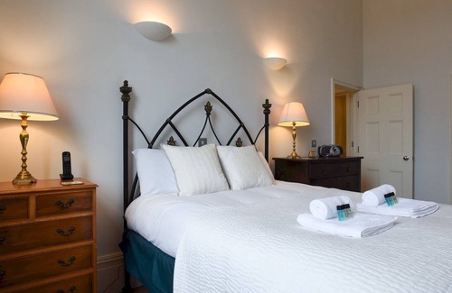 Gosport Apartamento | Pass the Keys | Naval Officers Quarters 2 Bed Apt Gosport Marina