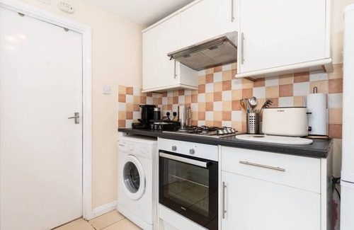 Abbey Casa | Pass the Keys | Perfect spot for Wimbledon! Relax and feel at home