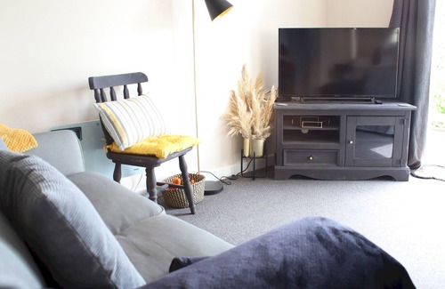 Carmarthen Apartamento | Pass the Keys | Pet friendly Garden flat in Carmarthen