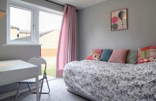 Cherry Hinton Casa | Pass the Keys Renovated Sunny Home Pass the Keys