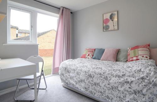 Cherry Hinton Casa | Pass the Keys Renovated Sunny Home Pass the Keys