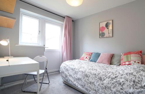 Cherry Hinton Casa | Pass the Keys Renovated Sunny Home Pass the Keys