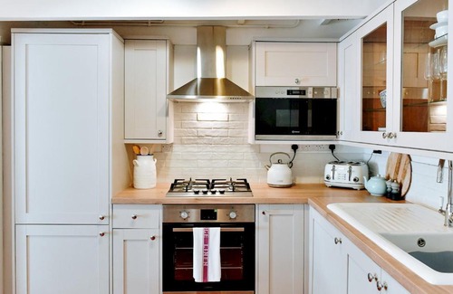 Mumbles Casa | Pass The Keys Rockhill Beautiful cosy cottage in Mumbles Sleeps 4