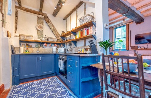 Market Drayton Casa | Pass the Keys | Stay in the Original Home of the Gingerbread Man!