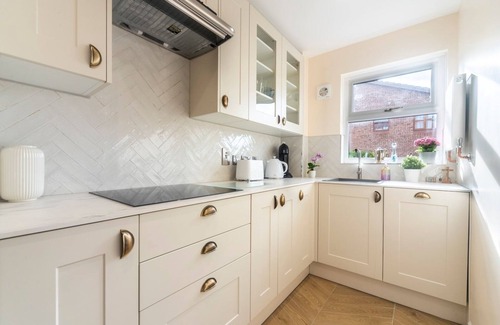 Worcester Park Casa | Pass the Keys | Stylish 2 Bedroom Family Home