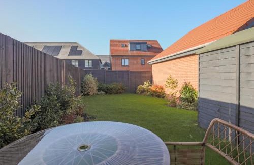 Bracknell Casa | Pass the Keys Serene Home in Leafy Warfield w Private Garden
