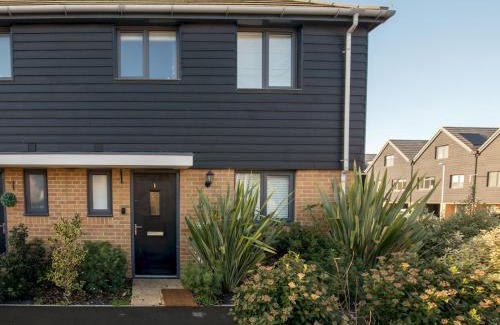 Bracknell Casa | Pass the Keys Serene Home in Leafy Warfield w Private Garden