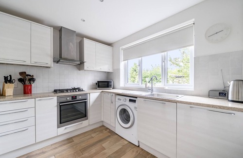 Runnymede Casa | Pass the Keys | Spacious family home in Surrey