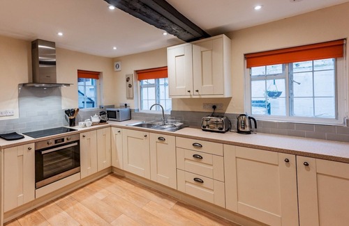 Church Stretton Casa | Pass the Keys | Spacious home, sleeps 9 - walker & cyclist retreat