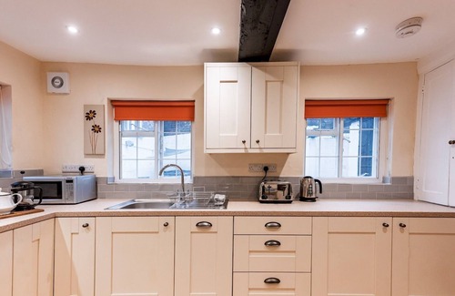 Church Stretton Casa | Pass the Keys | Spacious home, sleeps 9 - walker & cyclist retreat