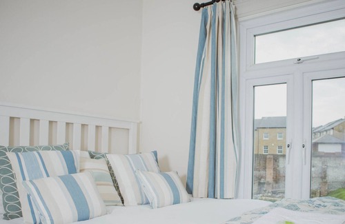 Rochester Casa | Pass the Keys | Spacious and Cosy House for 8