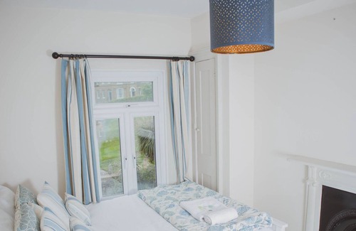 Rochester Casa | Pass the Keys | Spacious and Cosy House for 8
