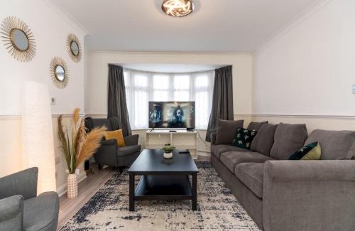 Barnehurst Casa | Pass the Keys Spacious 4 Bed House Free Parking Near Station
