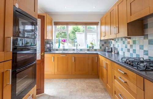 Seafront Casa | Pass the Keys | Spacious seaside house - Free Parking