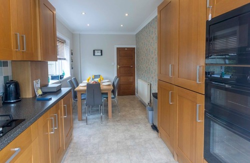 Seafront Casa | Pass the Keys | Spacious seaside house - Free Parking