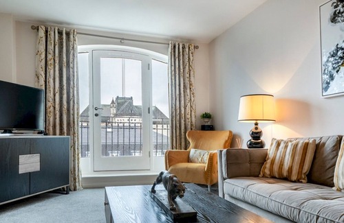 Cathedral Quarter Apartamento | Pass the Keys | Stunning 2BR with Balcony Views in Cathedral Quarter