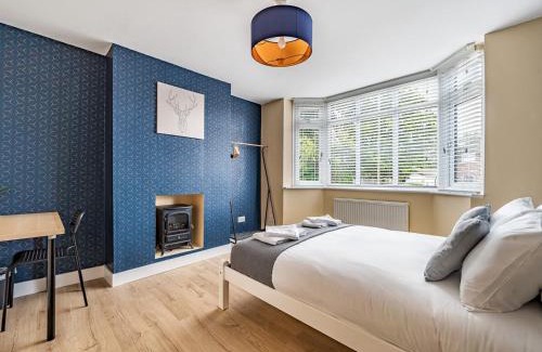 Iffley Casa | Pass the Keys Stunning Modern 4 Bed with Parking and Garden