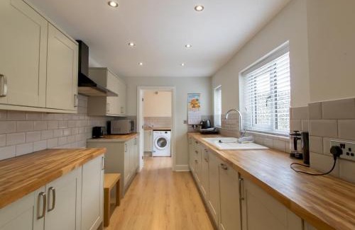 West Auckland Casa | Pass the Keys Stylish 3Bed Cottage in West Auckland 2 Bath