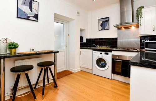Splott Casa | Pass the Keys Stylish 2 Bed Home Close to City