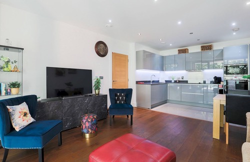 Kew Apartamento | Pass the Keys | Stylish Designer Balcony Apartment in Kew